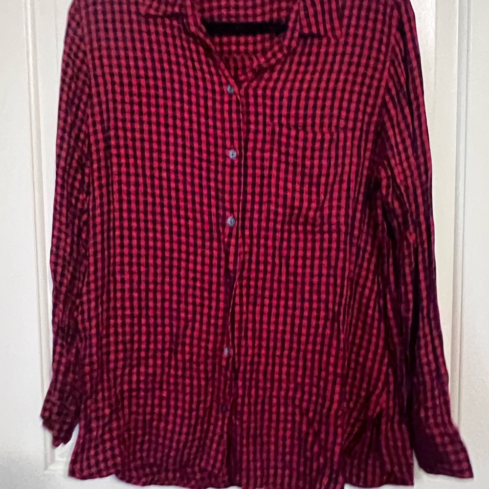 Old Navy Red and Black Plaid Women's Button Down Shirt